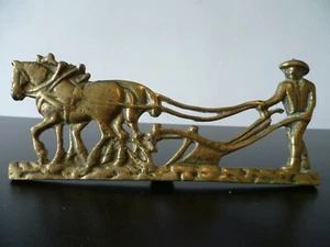 Eine Vintage 'Pflügen Pferd' Messing flache Rückseite Figur. Messing Pflugmann Figur - Bild 1 von 10