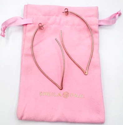 Pendientes de aro de hoja alargada enchapados en oro rosa cepillado Sheila Fajl Foto 1 de 4