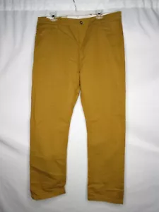 NWT MEN'S LEVI'S BROWN FLAT FRONT REGULAR FIT CHINO PANTS SZ 36 X 30 #Y669 - Picture 1 of 2