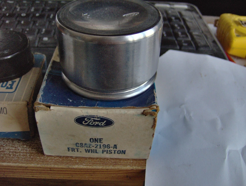 1968 1969 1971 1972 Ford Galaxie XL 500 LTD Thunderbird NOS pinza de freno pistón Foto 1 de 1