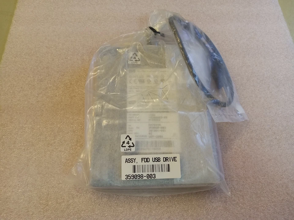 HP Hewlett Packard Company USB Floppy Drive EA763AA 359098-003 19308803-49 - Image 1 of 3