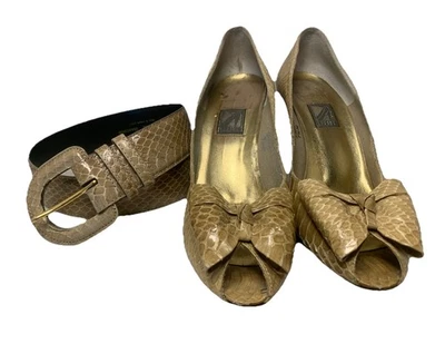 J Renee Dress Shoes Bows Beige Snakeskin 3”Heel Peep Toe 7.5N Belt 22-26”Regency - Image 1 of 4