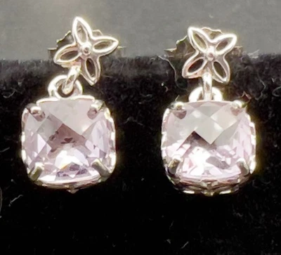 Brinco pendurado delicado corte almofada ametista cor clara e prata esterlina - Imagem 1 de 2