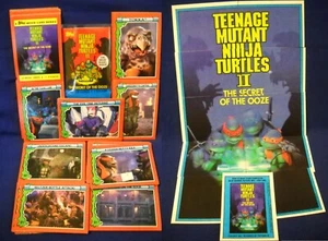 1991 TEENAGE MUTANT NINJA TURTLES Movie II Base & Adesivo SET (99/11) & Involucro - Foto 1 di 5
