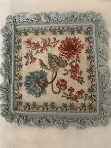 NEU KATHA DIDDEL Floral Nadelspitze KISSEN Abdeckung 16" Quadrat Aqua Blau Quasten - Bild 1 von 6