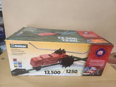 Camión de bomberos Melnor Traveling Sprinkler de rescate de césped - 13.500 pies cuadrados Cobertura 4501 Foto 1 de 3