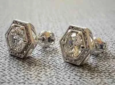 Brincos estilo Art Deco corte redondo criado em laboratório com acabamento em ouro branco 14k com diamante - Imagem 1 de 4