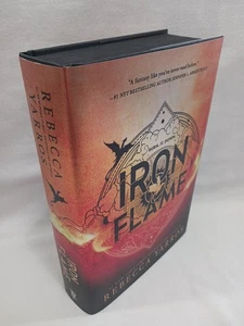 Yarros Hierro Llama Negro Bordes Pulverizados HC DJ Primera Edición 1ª Impresión COMO NUEVO ESTADO - Imagen 1 de 24