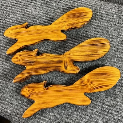 Juego de 3 placas rústicas de silueta de ardilla de madera tallada decoración de lodge Woodland Foto 1 de 4