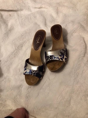 蔻驰木制底部凉鞋尺寸 7 1/2 Alyssa 牛仔印花 — 第 1/4 张图片