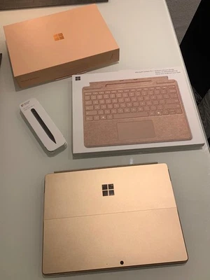 Microsoft Surface Pro 13" Tablet Sand Keyboard + Slim Pen 2 - Bild 1 von 4