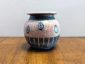 ITALIAN ART POTTERY Small Cabinet Vase SGRAFITTO 3 1/4" PINK/BLUE ITALY VINTAGE - Picture 1 of 10