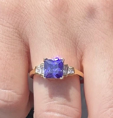 Anillo Estate Cuadrado Piedra Púrpura Y Circonita Tono Oro Talla 8 Foto 1 de 4