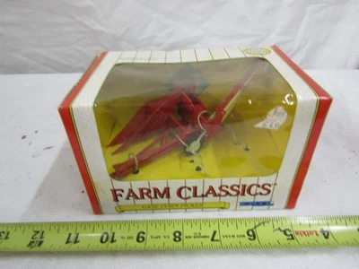 ERTL FARM TRACTOR ACCESSORY CASE CORN PICKER FARM CLASSICS - Image 1 of 3