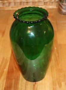 Vintage Anchor Hocking Forest Green Glass 9"  Vase Scalloped Rim - Picture 1 of 4