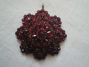   Beautiful Antique silver medallion with grenades - Picture 1 of 12