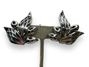 Vintage Marino Silver Tone Leaves Clip On Earrings 1 3/8” x 1 9/16” - Picture 1 of 6