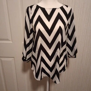 Bamboa Women's Chiffon Pullover Top Size S Black White Chevron Roll Tab NWT - Picture 1 of 13