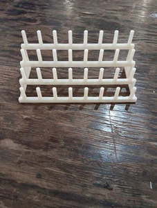 Vintage 32 Spulen Fadenhalter Nähen  - Bild 1 von 2