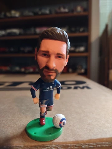 Lionel Messi PSG FIFA Figure 2.5 in Cover