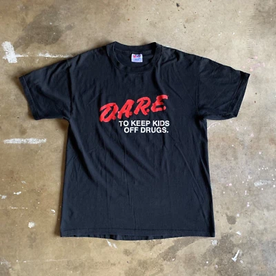 80-е ВИНТАЖ D.A.R.E. СМЕЛОСТЬ ДЕРЖАТЬ ДЕТЕЙ ОТ НАРКОТИКОВ PSA ФУТБОЛКА SZ M МЯГКИЙ И ТОНКИЙ - Изображение 1 из 4