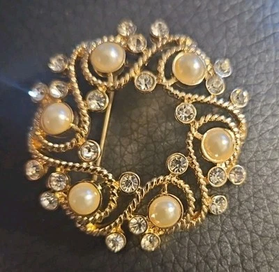 Anne Klein Wreath Brooch Pin Gold Tone Faux Pearls Crystals Circle Rope  - Image 1 of 4