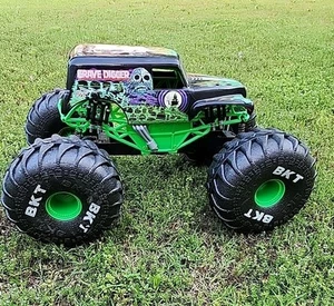 Vintage Grave Digger Monster Jam Truck RC Car Green 1:6 SCALE No Remote - Picture 1 of 14