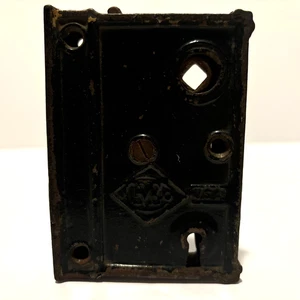 Cerradura de llanta antigua Pye Co cerradura de puerta de hierro fundido negra EE. UU. Sin llave decoración rústica en muy buena condición - Imagen 1 de 8