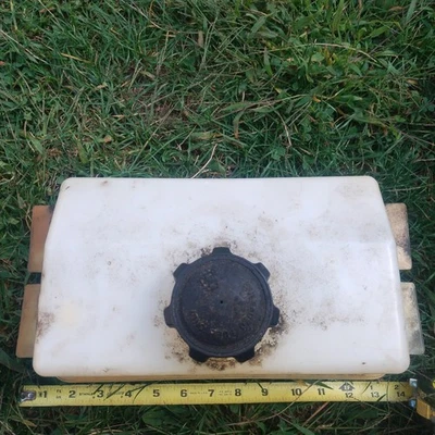 Tanque de combustible de 1 galón de 13 hp Poulan Briggs Stratton plástico pequeño motor tanque de gasolina Foto 1 de 4