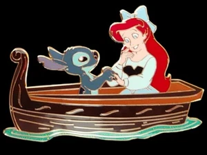Pin Fantasía - JUMBO Puntada Disney Tomada de la Mano con Ariel en Barco Escena de Beso LE - Imagen 1 de 2