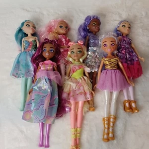 Hairmazing Set mit 7 Puppen, sehr schön, sauber mit gebänderten Haaren. - Bild 1 von 5