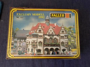 Faller H0 400 Rathaus EXCLUSIV MODELL 1992 Bausatz Neu i97245 - Bild 1 von 11