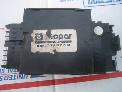 Jeep Grand Cherokee ZJ 1993 1994 1995 módulo de relé de limpiaparabrisas intermitente 56007192AB Foto 1 de 2