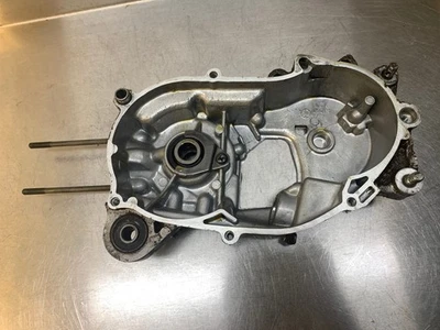 CAIXA DE MOTOR CÁRTER MEIA PARTE INFERIOR FABRICANTE DE EQUIPAMENTO ORIGINAL YAMAHA PW50 PW 50 2003 1985-2025 - Imagem 1 de 4