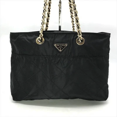 Borsa a tracolla Prada in nylon trapuntato con catena nera con logo triangolo... - Immagine 1 di 4