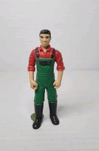 Schleich Bauermann Ersatzfigur grüner Overall rotes Shirt Grasaufnäher - Bild 1 von 9