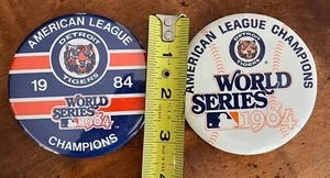 Zwei 1984 Detroit Tigers American League Champions Works Series 3,25 Zoll Pins - Bild 1 von 6