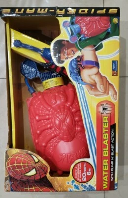 NEW in box 2002 RARE TOYBIZ BACKPACK WATER BLASTER SPIDERMAN SHOOTS 20 Feet  - Image 1 of 4