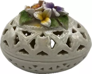 Piatto abbeveratoio vintage bianco bianco ovale filigrana uovo ceramica con coperchio pasquale - Foto 1 di 7