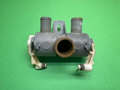 1238302084 123 830 20 84 Mercedes Benz W123 Válvula Reguladora - Image 1 of 4