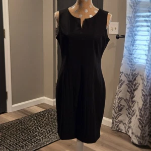 Calvin Klein donna bellissimo abito tubino nero scollo a V senza maniche - Foto 1 di 8