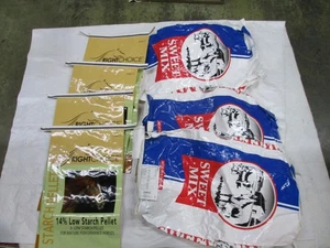 Lot of 7 Empty Woven Plastic Crafts Repurposing - Horse Feed Bags - 2 Styles - Picture 1 of 5