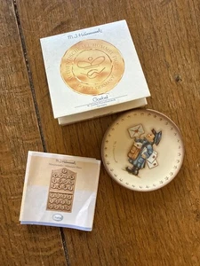 Goebel Hummel Miniatur Sammler kleiner Teller, 983 Postbote, 3,25" verpackt schön! - Bild 1 von 5