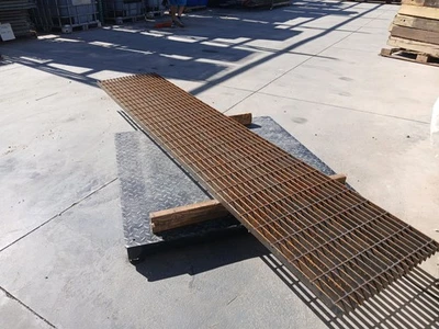 钢格栅 - 21-1/2 英寸 x 9 英尺 x 1-1/2 — 第 1/4 张图片