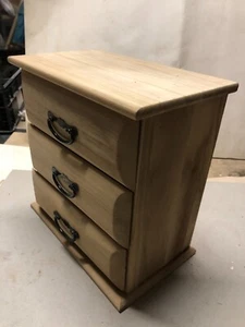 Kleine Kommode aus Holz, 3 Schubladen - Bild 1 von 5