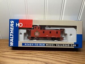 Ho Walthers 932-7514 30' Wood Caboose 3 Window Offset Central Vermont #4013 NIB 