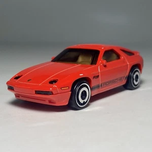 2025 Hot Wheels 1983 Porsche 928S #250 Red 1:64 Diecast Diorama Model Car - Picture 1 of 12