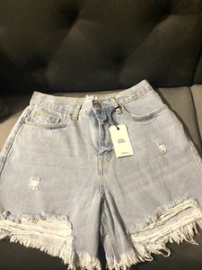 NWT Forever 21 Mom Shorts Women's 27 Light Wash Distressed Blue Jean Denim Boho - Picture 1 of 3