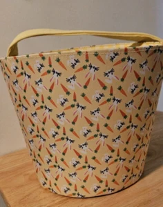Ashland® Cesto pasquale coniglietti, carote e tessuto gingham taglia grande jumbo - Foto 1 di 3