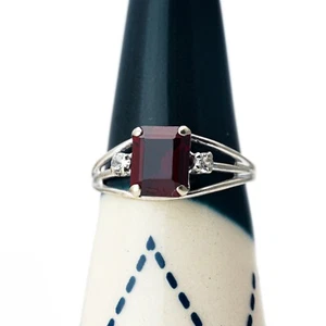 Kimberly Brand Garnet Solitaire Ring w/ CZ Accents, 10k White Gold, Size 6 CR65 - Picture 1 of 8